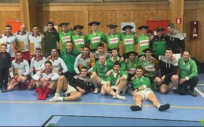 [ARGAZKIAK] Sufrimenduz baina 600 kiloko txapela ere buruan dute Beti Gazteko mutilek