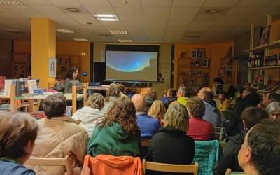 Eguraldiak lagundu ez badu ere, jendetza bildu du Elizondoko Astronomia gauak
