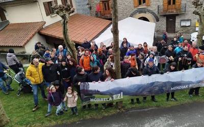 Hernaniko lurretan baina Aranoko mugatik hurbil egin nahi duten Ikatz Gane proiektu eolikoa jendaurrean jarri du Eusko Jaurlaritzak