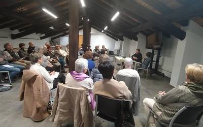 'Los besos en el pan' literatura solasaldia hilaren 25ean Kulturaten