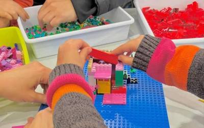 Martxoaren 8ko arte tailerra, Legoa familian, zientzia eta yoga, Irauliko egitarauaren eskutik