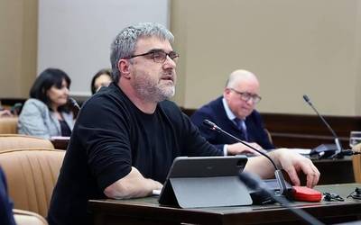 EH Bilduk eta PSOEk Tubos Reunidoseko enplegua mantentzeko ekimena adostu dute Kongresuan