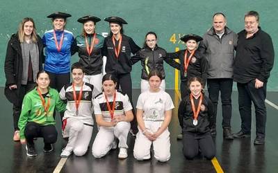 Nafarroako Kirol Jokoetan nesken buruz buruko pilota txapelketaren finaletan lau txapel lortu dituzte eskualdeko pilotariek