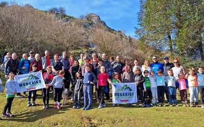 Aldapa pikoak eta eskailerak ez ziren oztopo izan Urregarairako bidean