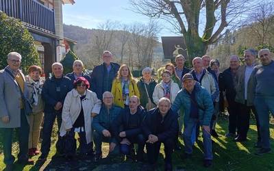 1956an jaiotako eskoriatzarrek bazkaria egin dute Gure Ametsa jatetxean