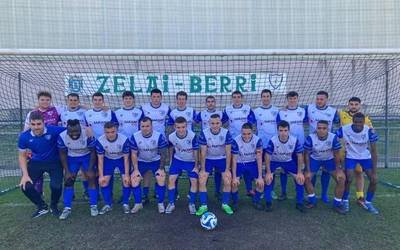 Lagun Arteak gora begira jarraitzen du