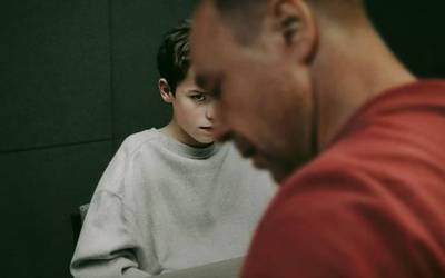 Indarkeria digitalari buruz eztabaidatzeko saioak Zugazan, 'Adolescence' telesaila ardatz