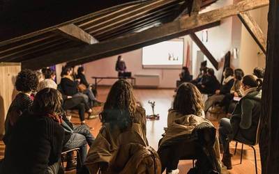 Martxoaren 7ko emakume afarirako txartelak salgai paratu ditu Xulufrinak Lesakako Sare Feministak