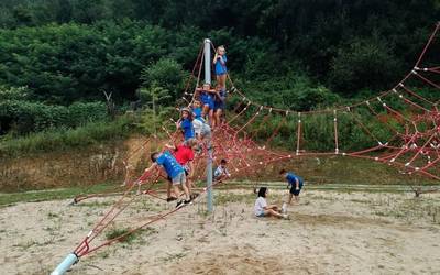 Udaberriko oporraldiko aisia eskaintza aurkeztu dute Ludotekak, Gaztelekuak eta Atxutxiamaikak