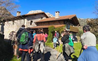 Mañarian 700 euro batu dituzte Santa Ageda koplak abesten