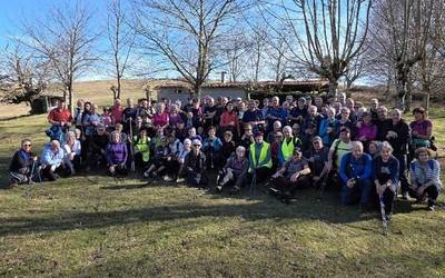 [BIDEOA] Legasako eta Gazteluko mendietan ibili dira Arkupeak elkarteko mendizaleak