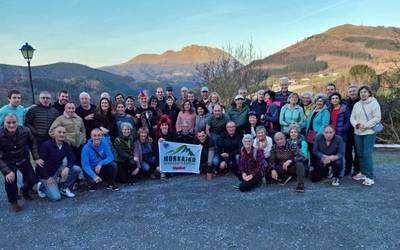 Mendian eta sagardotegian lagunarte giroan