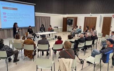 Bakardadeari buruzko esperientzia inspiratzaileak jasotzen ari dira herriz herri