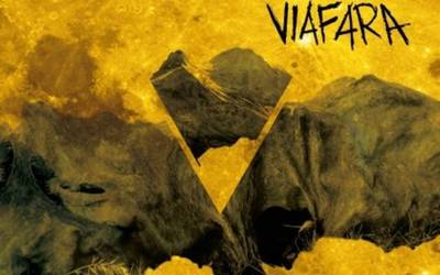 Larunbatean Elizondon ariko den "Viafara" musika taldeko Aritzekin egon gara