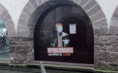 Baztango Geroa Baik liburutegian egindako «kartel itsasketa arduragabea» salatu du