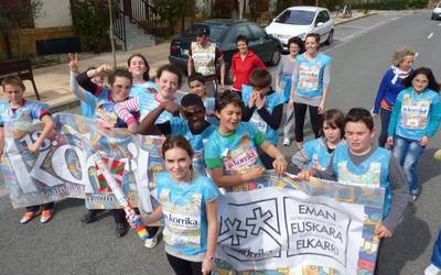 Herritarrek dituzten Korrikako lehengo eta oraingo argazkiak biltzen ari dira