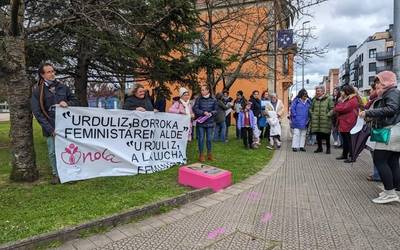 Oinak mendian eta ahotsa kalean