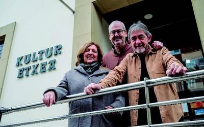 Arrastoa utzi duten hiru ibilbide