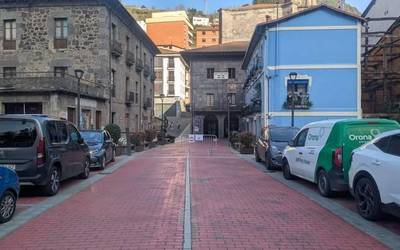 Aurrerantzean, goizeko 8:00etatik arratsaldeko 15:00ak arte izango da Zubi Nagusiko aparkalekuen zamalanetarako ordutegia