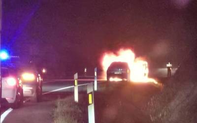 Auto batek su hartu du Lezaman, zauriturik eragin gabe