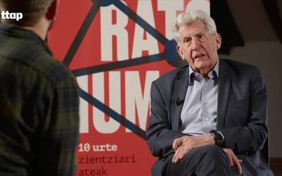 Pedro Miguel Etxenike: "Zientziaren ondorioei jarri behar zaizkie arauak, ez zientziari berari"