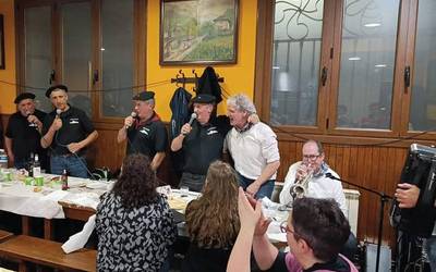 Sunbillako kantu zaharren bazkarirako txartelak salgai paratuko dituzte larunbat honetan