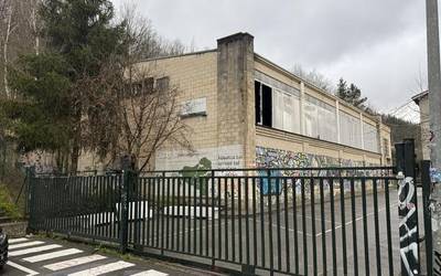 Sutea Arrasate institutuko gimnasioan, zauriturik eta kalte material handirik eragin gabe