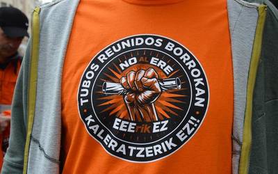 Ia 500 elkartasun kamiseta saldu dituzte Tubos Reunidoseko langileek eta hurrengo astean gehigo izango dituzte