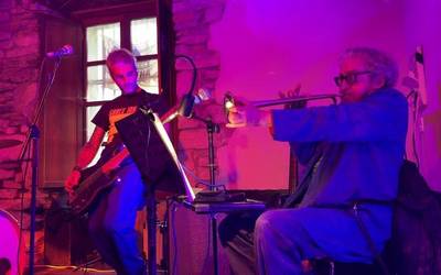 Gailu taldeak bere doinu bereziekin bete du kartzela zaharra