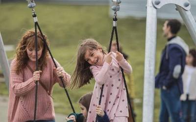 Bea Sever: "Gure seme-alabak ez dira inorentzat arriskua. Arduratuta gaude gorroto diskurtsoekin"