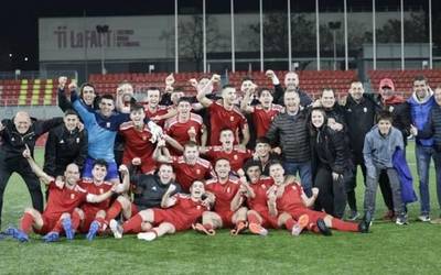 Futbola, pilota, areto futbola eta lasterketak