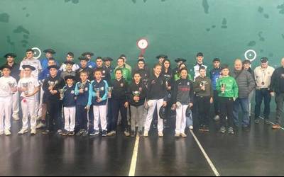 Arkupeko III. eskuz binakako pilota txapelketako finalak jokatu dituzte larunbatean Lesakan