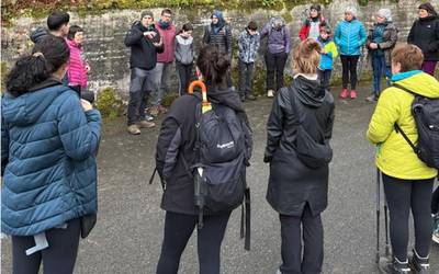 Ibilaldi gidatuan, herritar taldea gustura