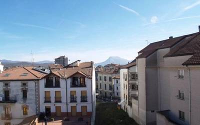 Etxebizitza Merkatu Tentsionatuko Eremuarekin udal plana