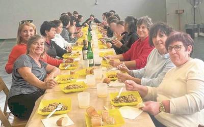 Tertulia feminista, ipuin saioa eta 'Antxitxiketan' proba, saretzen jarraitzeko