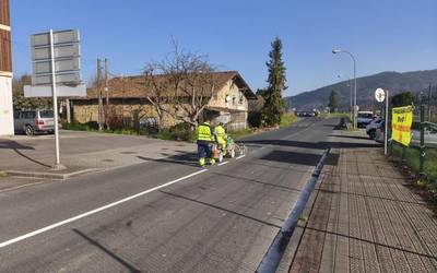 Amurrioko Udalak bide-marken eguneko pintaketa amaitu du, segurtasuna eta trafikoaren antolamendua indartzeko