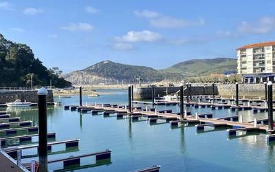 Plentziako amarralekuen erabiltzaileek behin-behinean jarraituko dute portuan