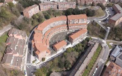 Amaitu dituzte Arrasateko Jose Luis Iñarra kalea berriro urbanizatzeko lanak