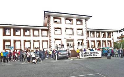 «Elizondoko Osasun Etxeko medikuen zerbitzuak aldaketak izan ditzakeela» dio Osasun Plataformak