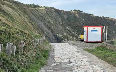 Sopelak Barinatxeko hondartzara sartzeko arrapala berriz zabaltzea eskatu du