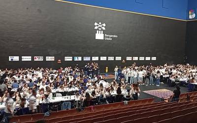 Martxoaren 12an jarriko dituzte salgai Erramu-zapatuko bazkariko txartelak