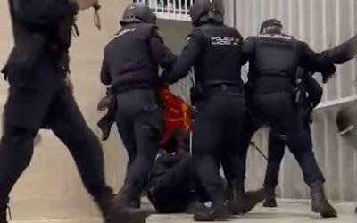 Alberto Lopez (Sadar Bizirik): “Gobernu ordezkaria gezurretan ari da, kolpeak ezker eskuin, edonori eman zizkiolako Espainiako Poliziak”