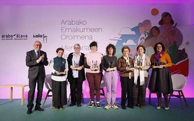 Hamarkadetan emakumeek mantendutako "haria" aitortu du Arabak