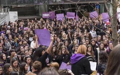 Berdintasunaren aldeko hitzorduak Uribe Kostan