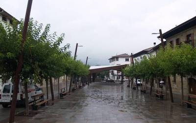 Lakuntzako etxeetako ur kontagailuak aldatzen hasiak dira