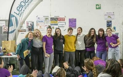 Txikienetatik handienetara, horman gora Leioan