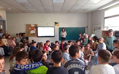 Ikastetxeek askotariko ekintzak egin dituzte Emakumeen Nazioarteko Egunaren harira