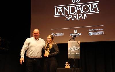 Maitane Beristain itziartarrak jaso du Landaola Federazioaren Emakumeak Landa Eremuan Saria
