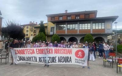 Zaldibar Argitu: “Eusko Jaurlaritzak herritarrak informatu beharko lituzke, are gehiago inguruko bizilagunen osasuna eta segurtasuna arriskuan dagoene