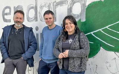 Bertze hiru proiektu eoliko mendi kaskoetan